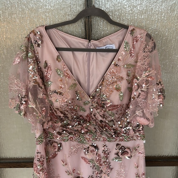 Mac Duggal FLORAL EMBELLISHED SHORT SLEEVE GOWN size 8 Sold ou… - Picture 8 of 17
